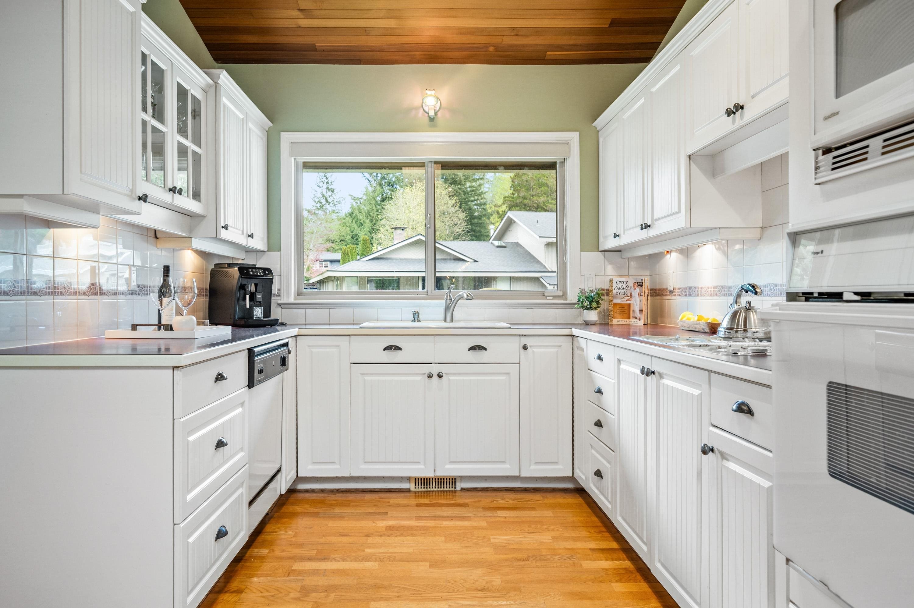 11390 Northview Crescent, Delta, BC - Indoor Photo Showing Kitchen