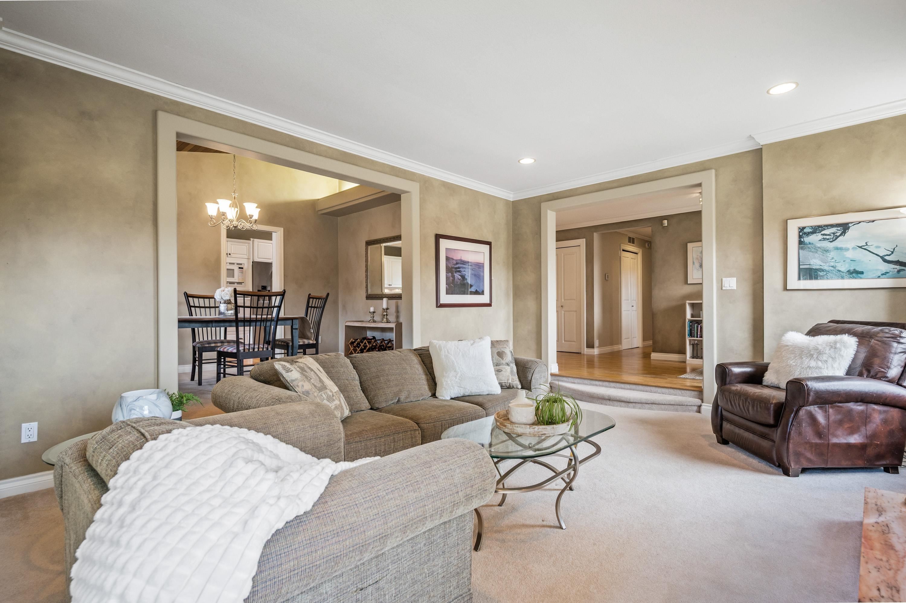 11390 Northview Crescent, Delta, BC - Indoor Photo Showing Living Room