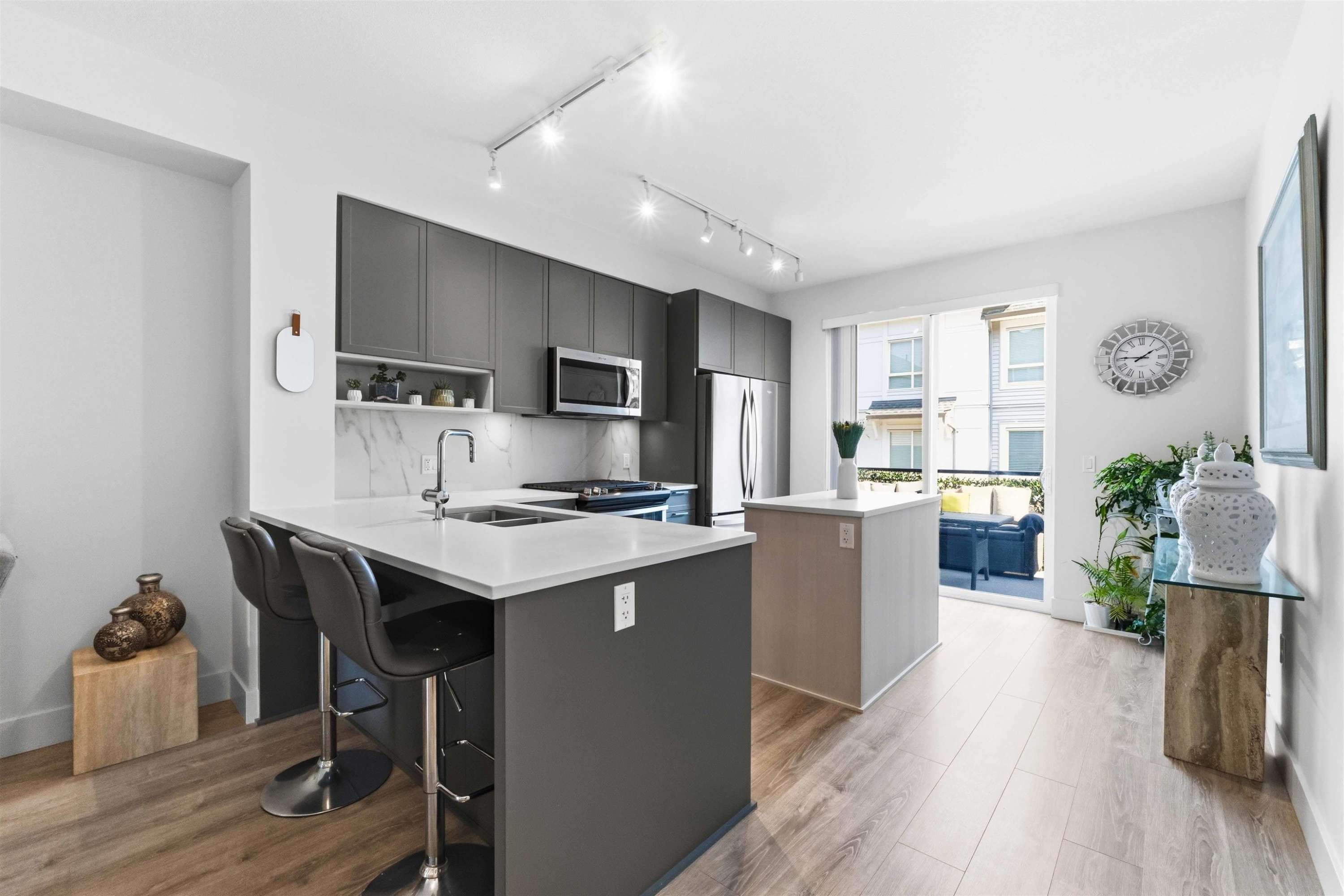 67-9718 161A Street, Surrey, BC - Indoor Photo Showing Kitchen With Double Sink With Upgraded Kitchen