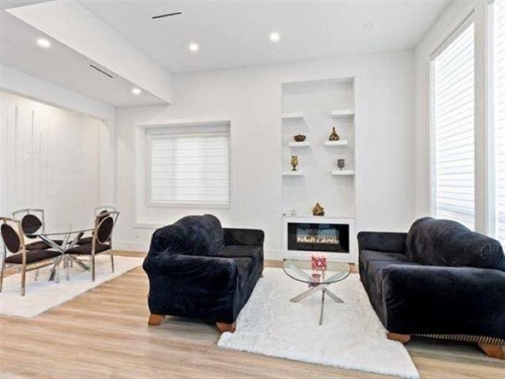 17030 79A Avenue, Surrey, BC - Indoor Photo Showing Living Room With Fireplace