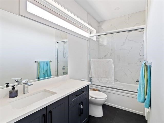 17030 79A Avenue, Surrey, BC - Indoor Photo Showing Bathroom