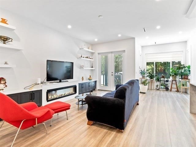 17030 79A Avenue, Surrey, BC - Indoor Photo Showing Living Room