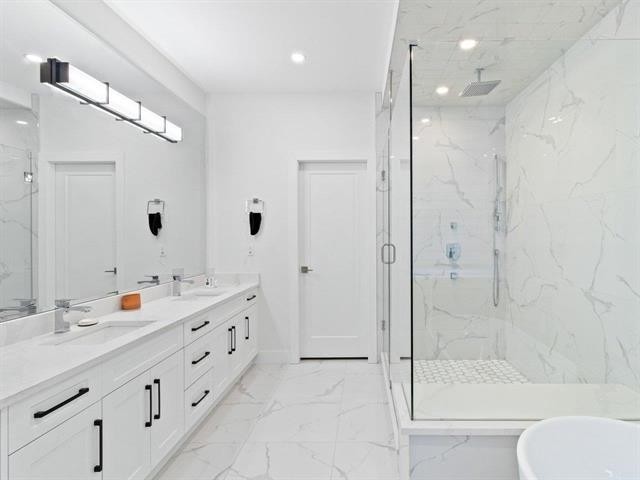 17030 79A Avenue, Surrey, BC - Indoor Photo Showing Bathroom