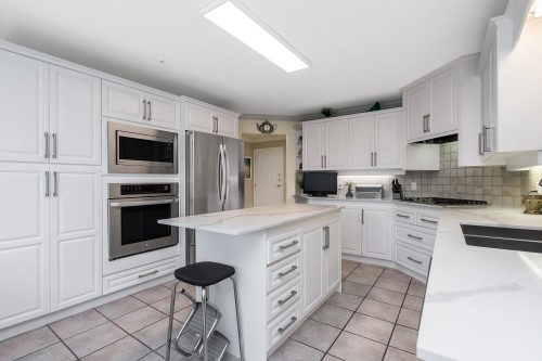 201-14934 Thrift Avenue  White Rock, BC V4B 2J9