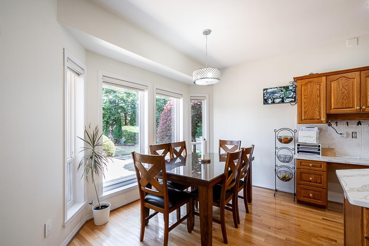 5758 Kettle Crescent W, Surrey, BC - Indoor Photo Showing Dining Room