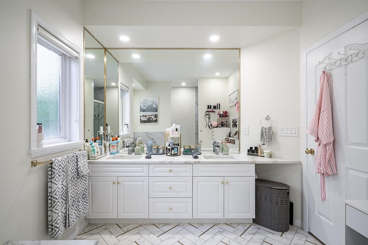 5758 Kettle Crescent W, Surrey, BC - Indoor Photo Showing Bathroom