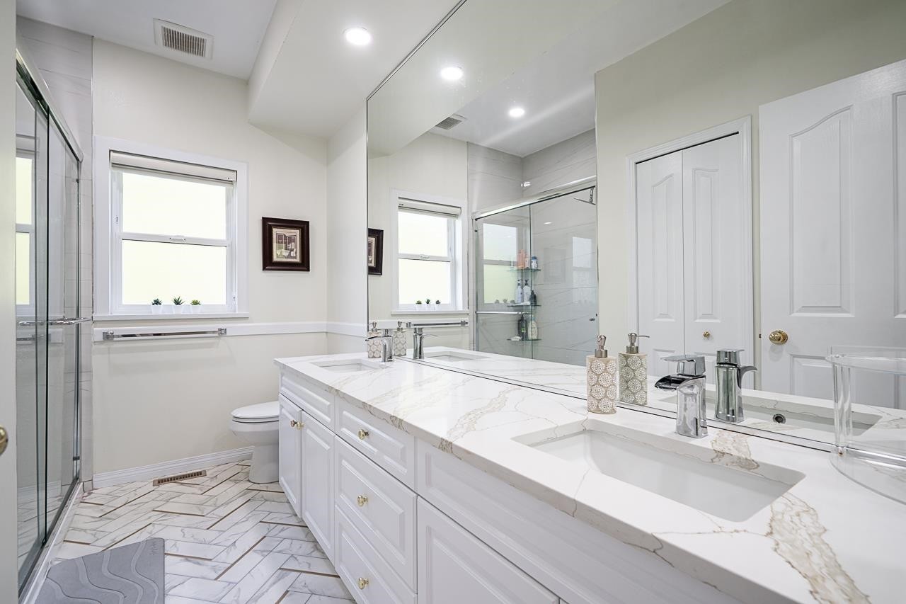 5758 Kettle Crescent W, Surrey, BC - Indoor Photo Showing Bathroom