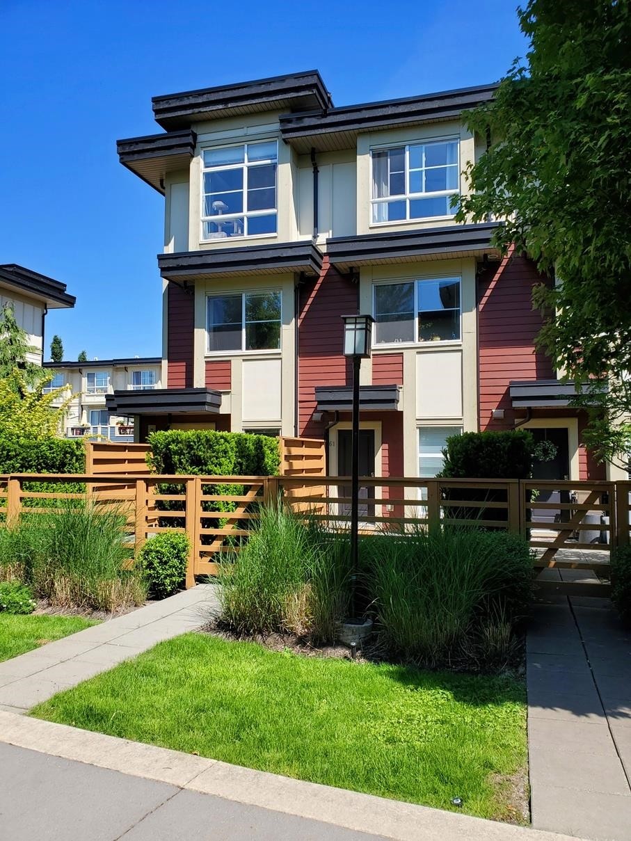 61-19477 72A Avenue, Surrey, BC - Outdoor With Facade