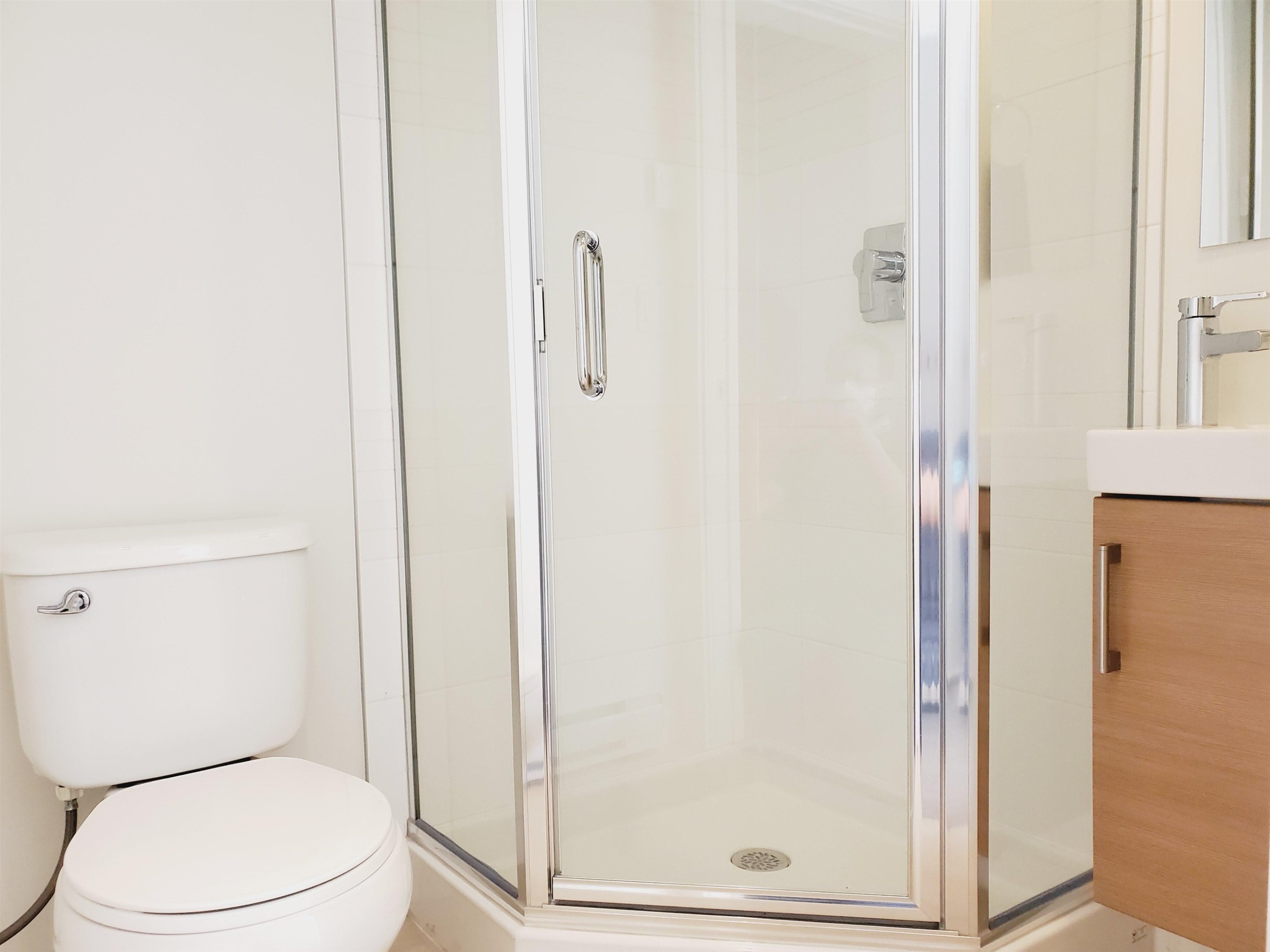 61-19477 72A Avenue, Surrey, BC - Indoor Photo Showing Bathroom