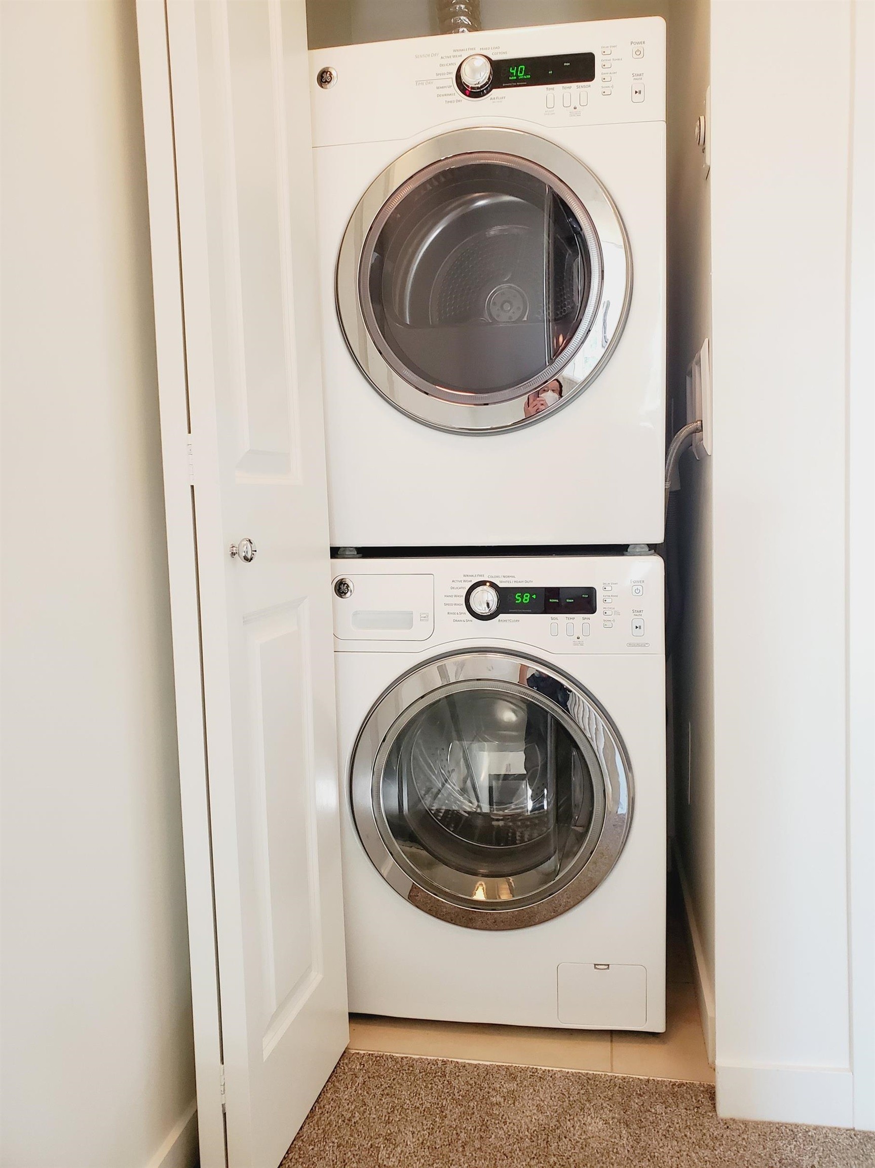 61-19477 72A Avenue, Surrey, BC - Indoor Photo Showing Laundry Room