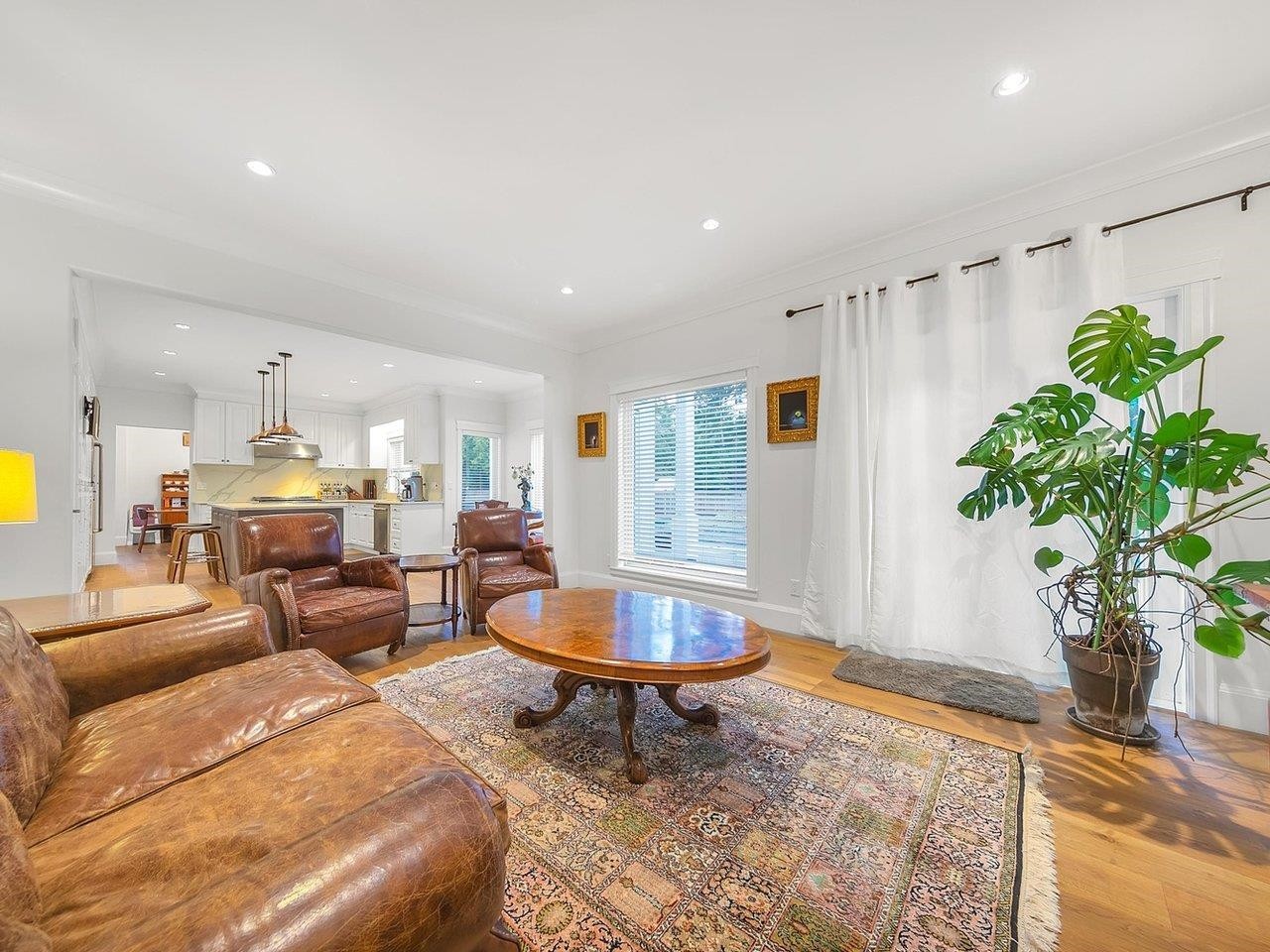 17923 20 Avenue, Surrey, BC - Indoor Photo Showing Living Room