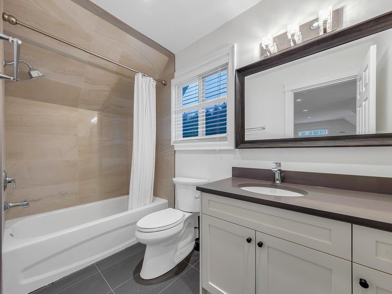 17923 20 Avenue, Surrey, BC - Indoor Photo Showing Bathroom