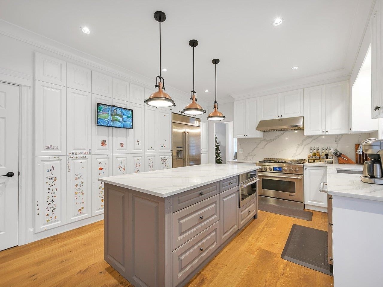 17923 20 Avenue, Surrey, BC - Indoor Photo Showing Kitchen With Upgraded Kitchen