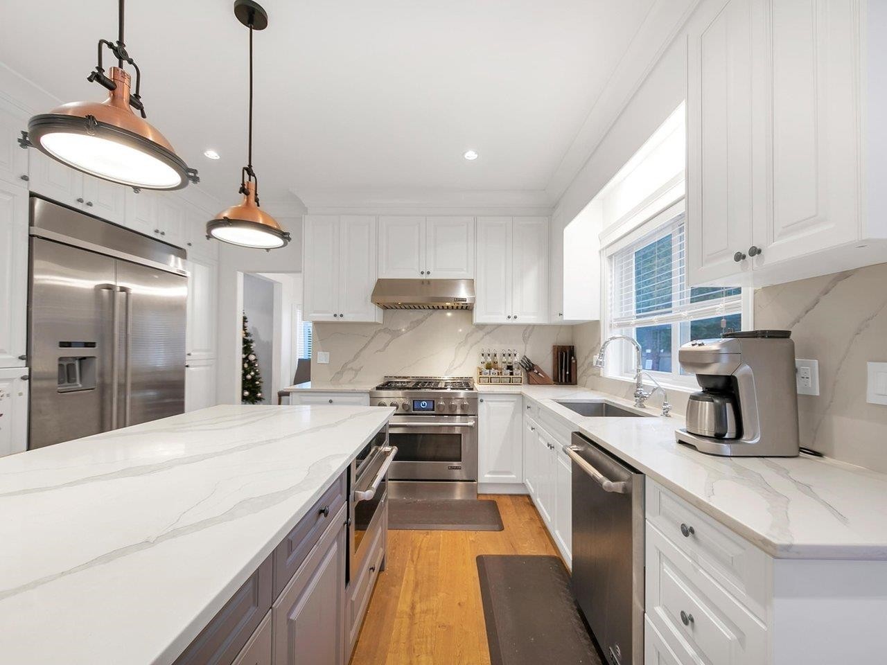 17923 20 Avenue, Surrey, BC - Indoor Photo Showing Kitchen With Upgraded Kitchen