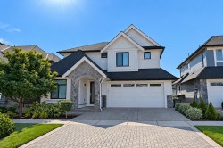 16752 17a Avenue Surrey, BC V3Z 0T3