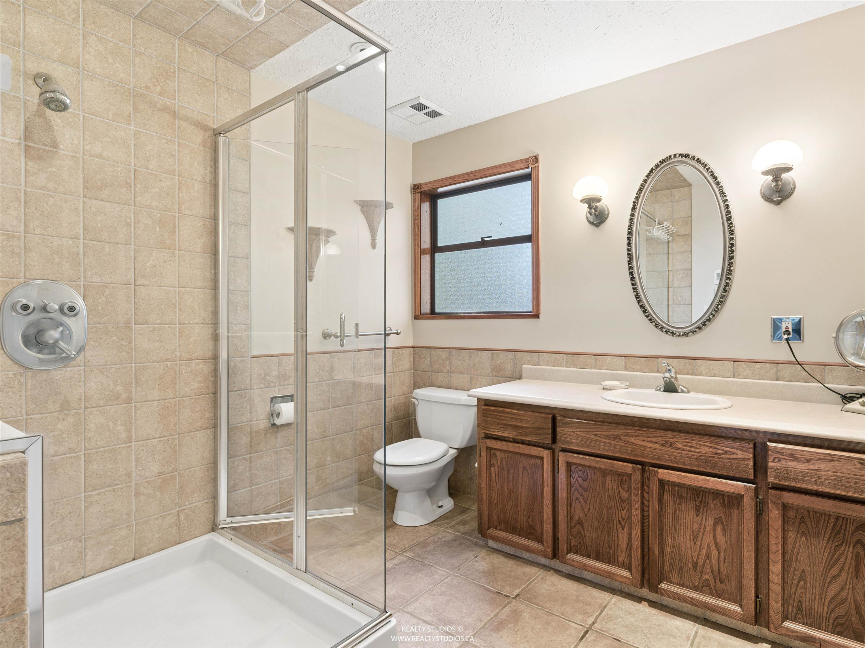 6843 Dover Place, Delta, BC - Indoor Photo Showing Bathroom