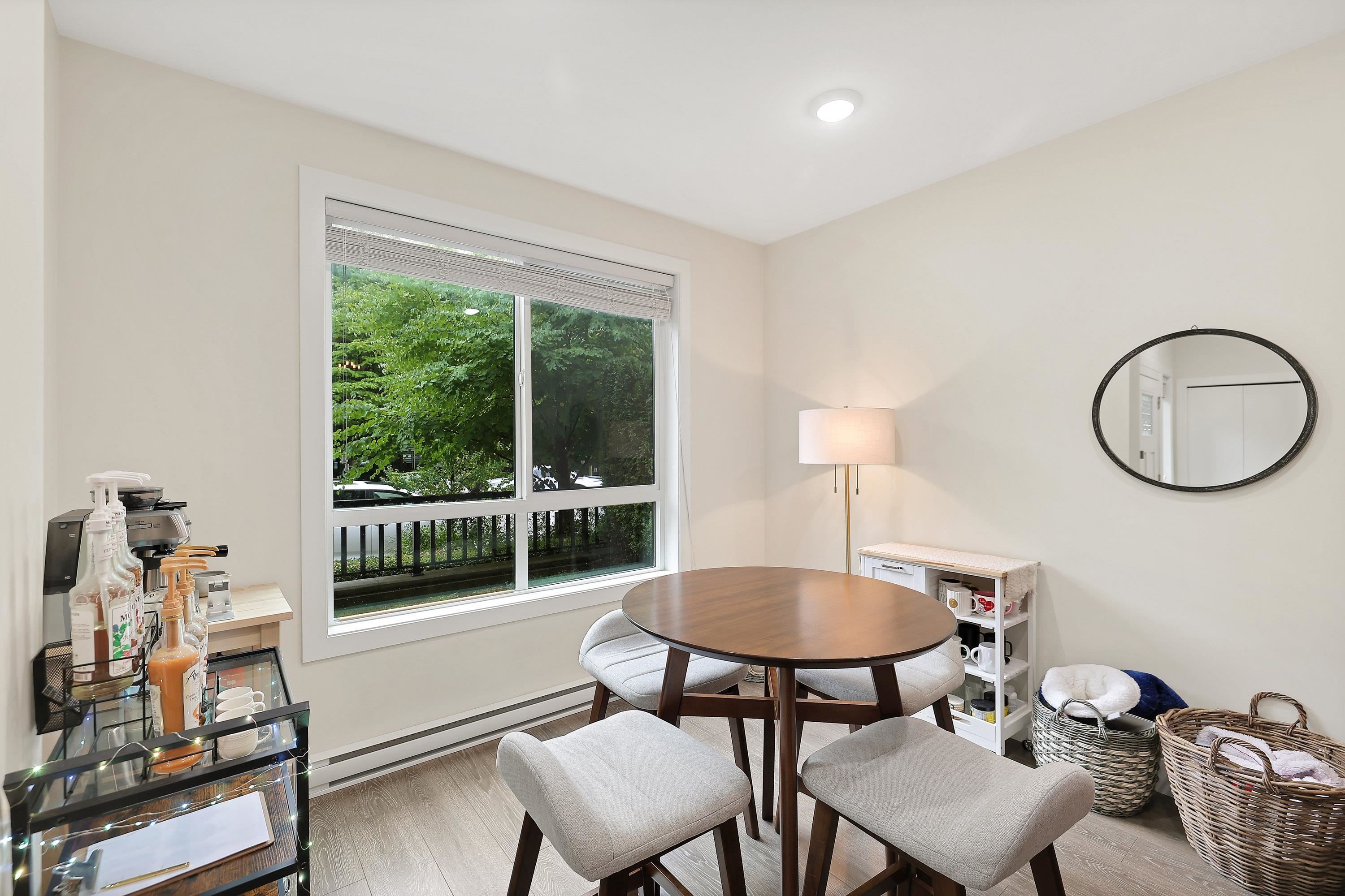 116-15351 101 Avenue, Surrey, BC - Indoor Photo Showing Dining Room