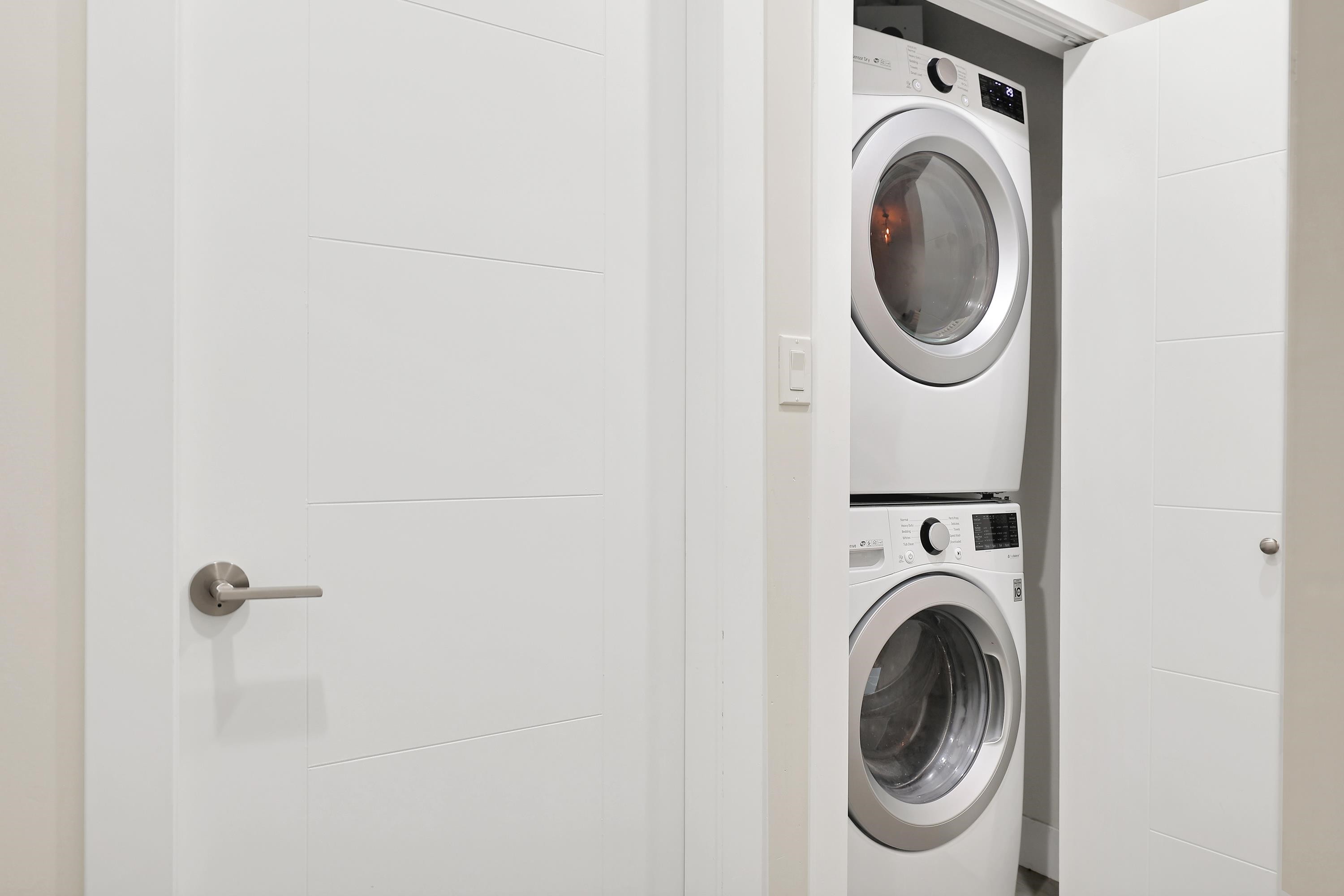 116-15351 101 Avenue, Surrey, BC - Indoor Photo Showing Laundry Room