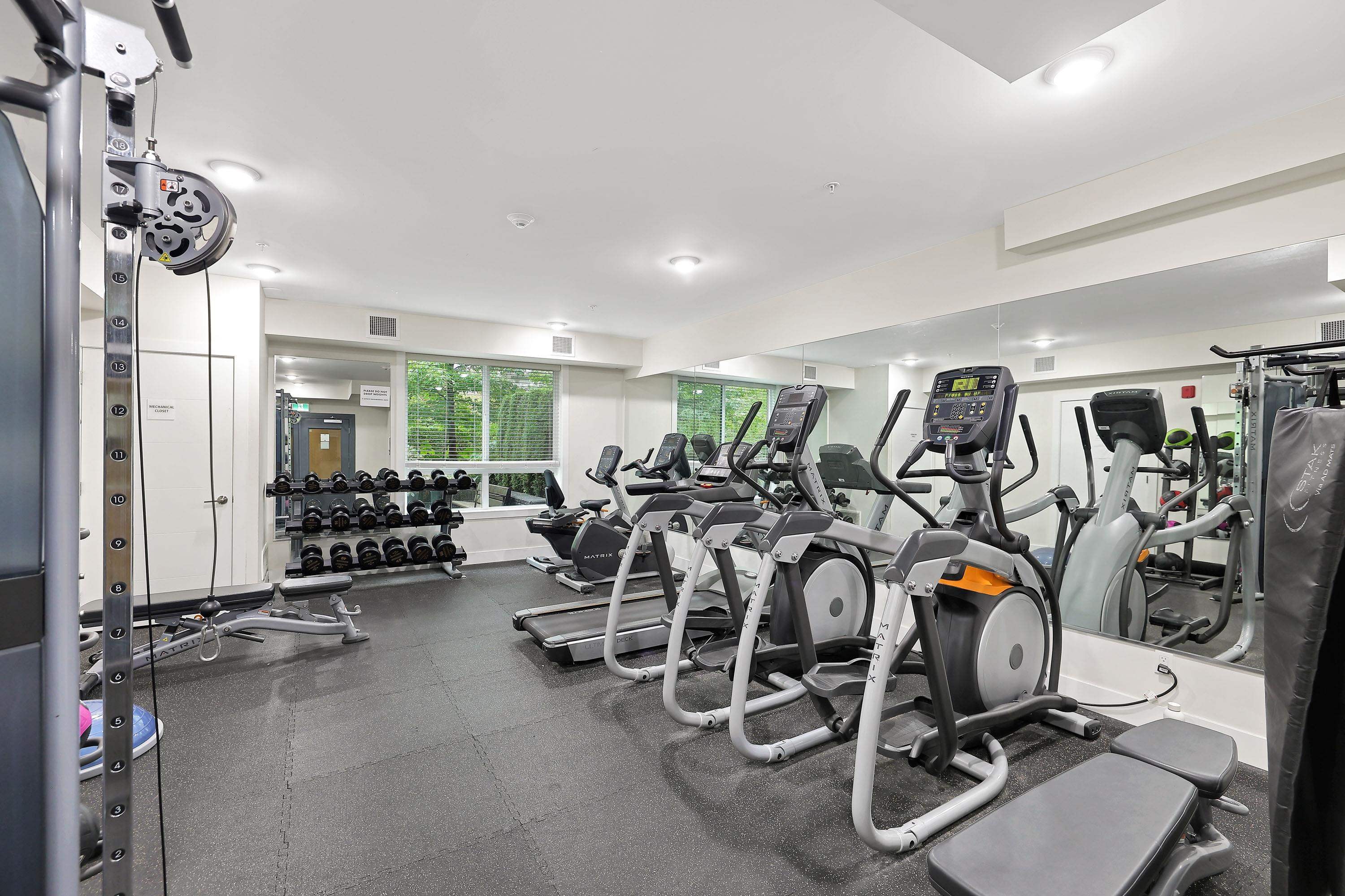 116-15351 101 Avenue, Surrey, BC - Indoor Photo Showing Gym Room