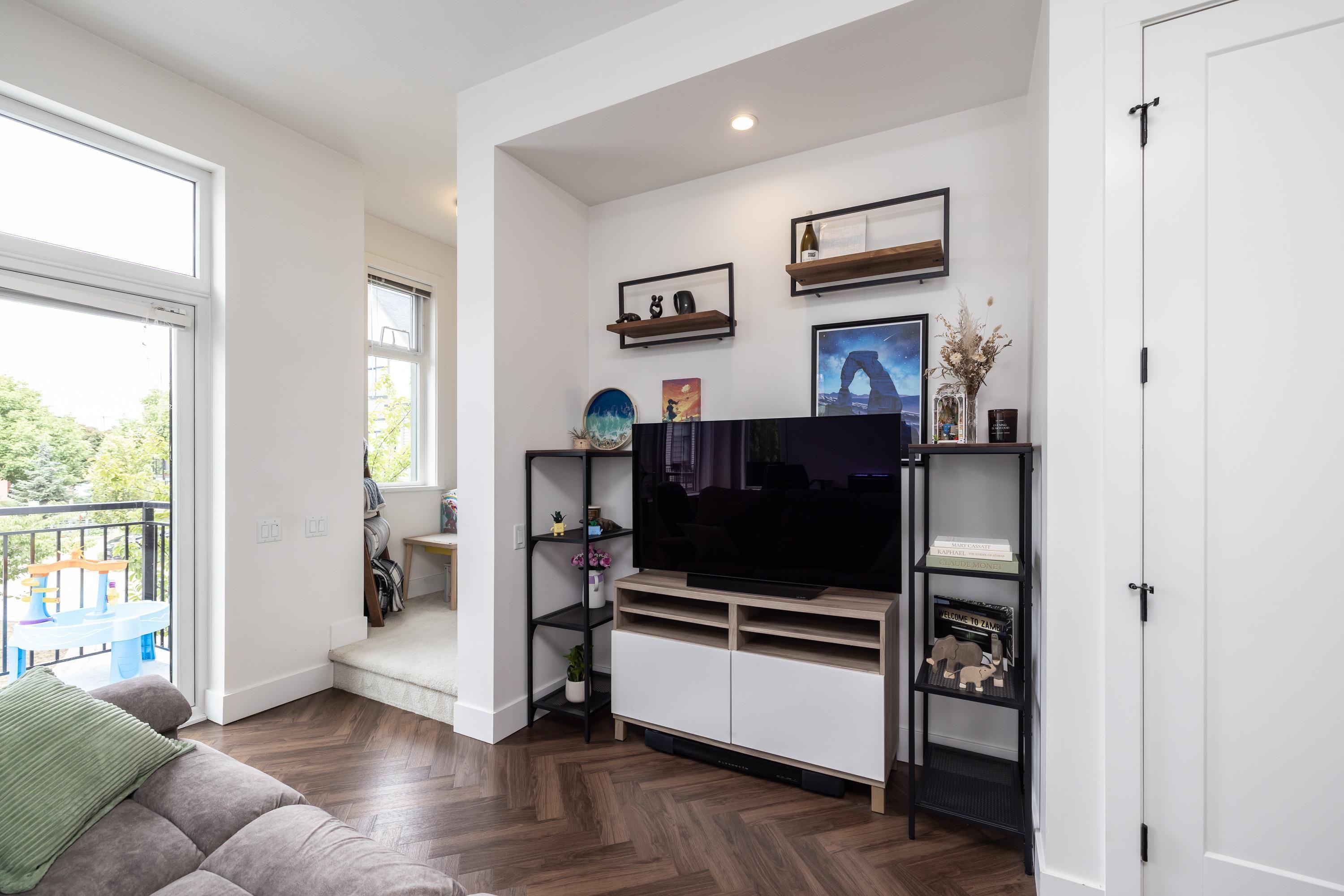 27-17555 57A Avenue, Surrey, BC - Indoor