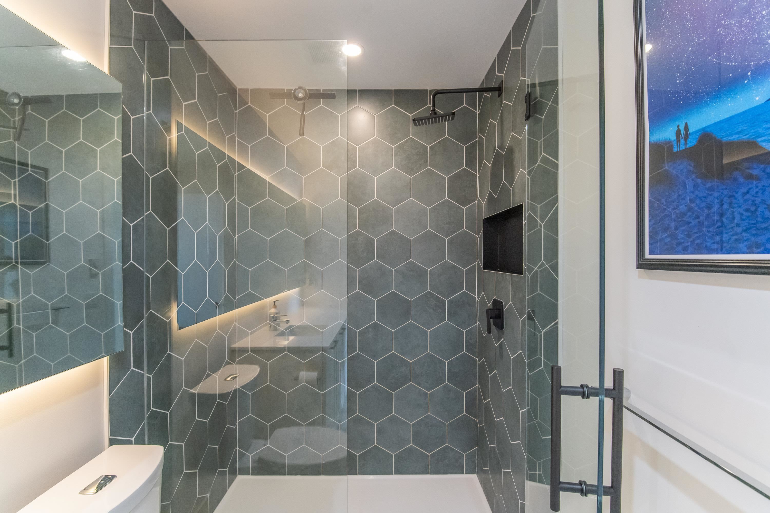 27-17555 57A Avenue, Surrey, BC - Indoor Photo Showing Bathroom