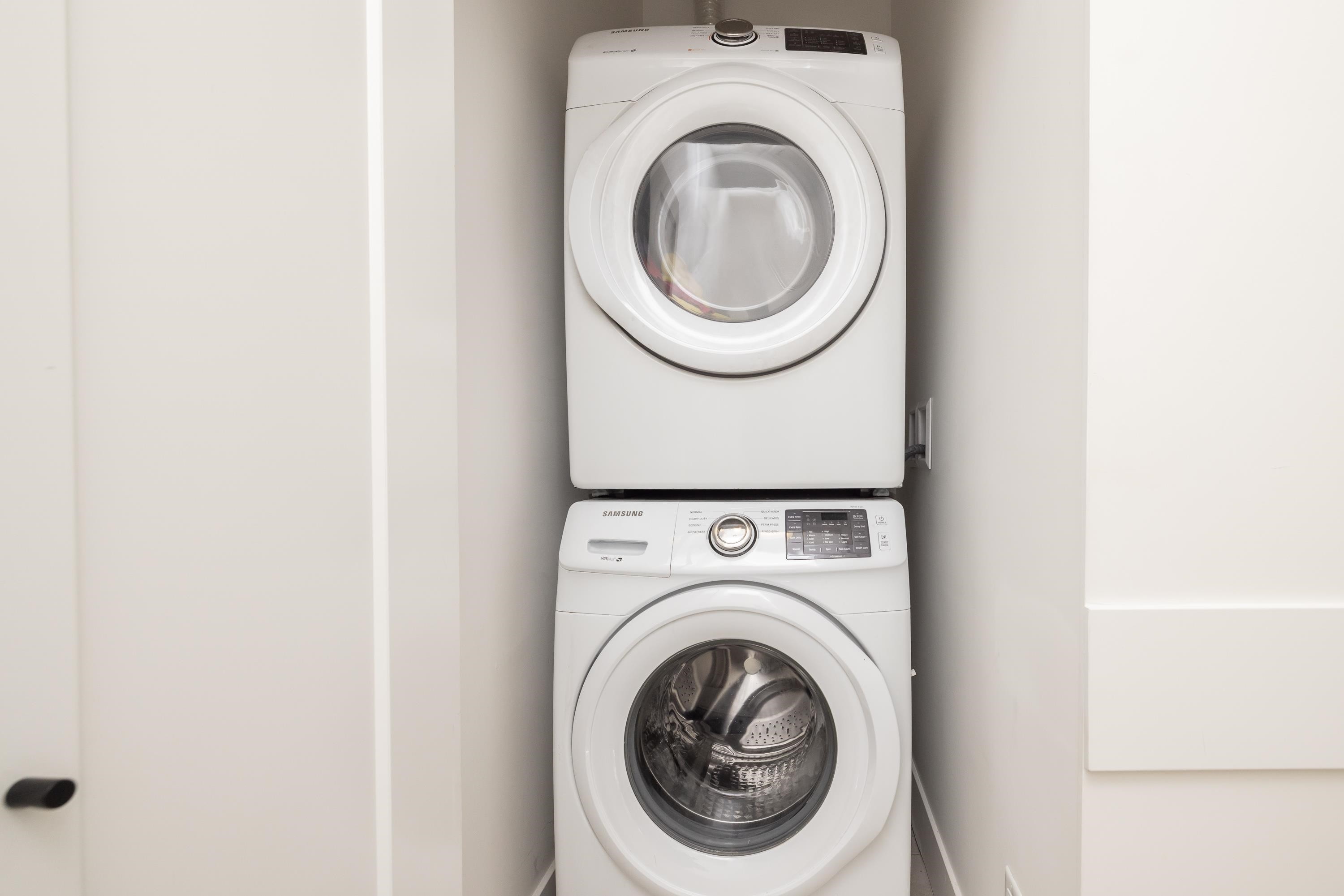 27-17555 57A Avenue, Surrey, BC - Indoor Photo Showing Laundry Room