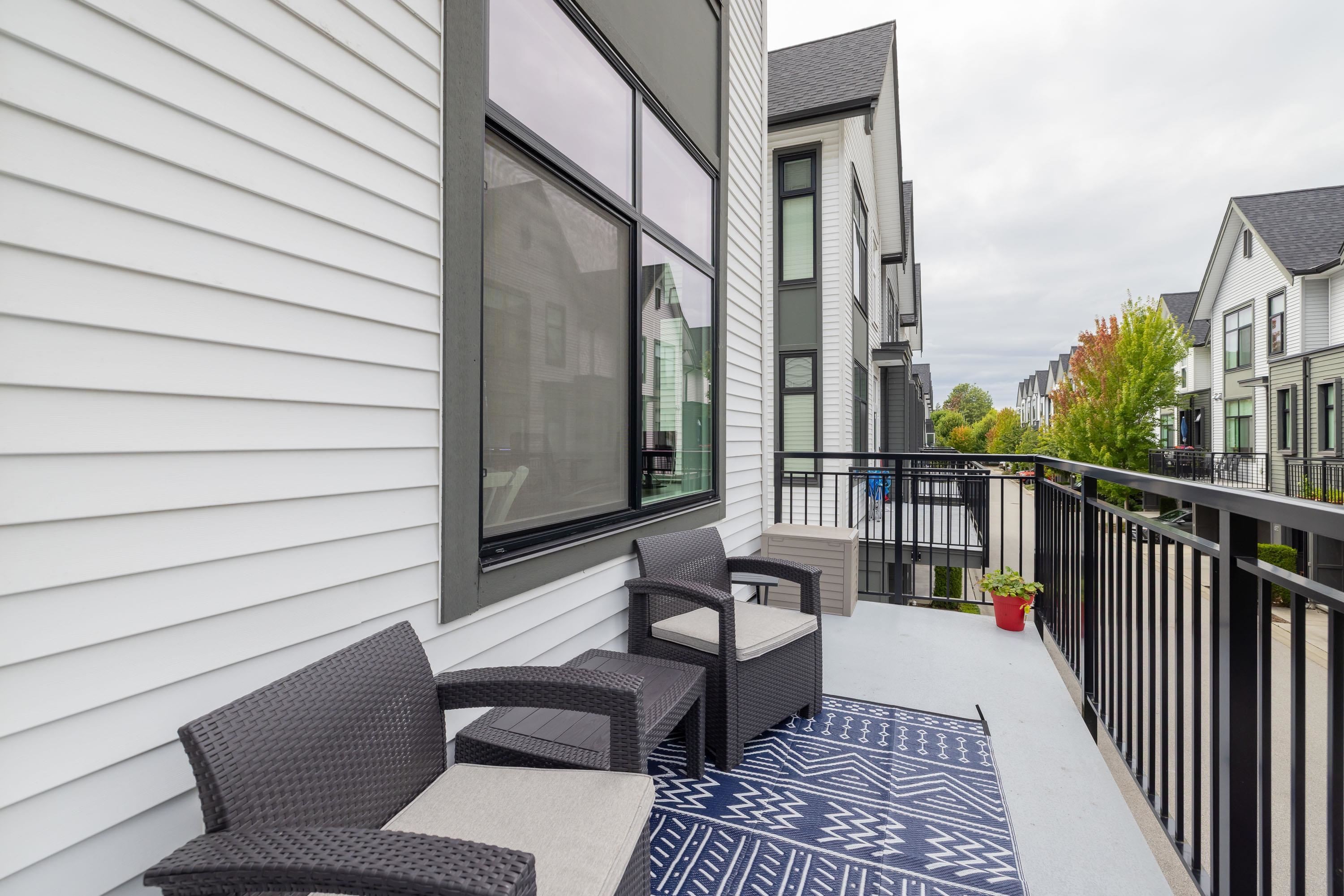 27-17555 57A Avenue, Surrey, BC - Outdoor With Balcony With Exterior