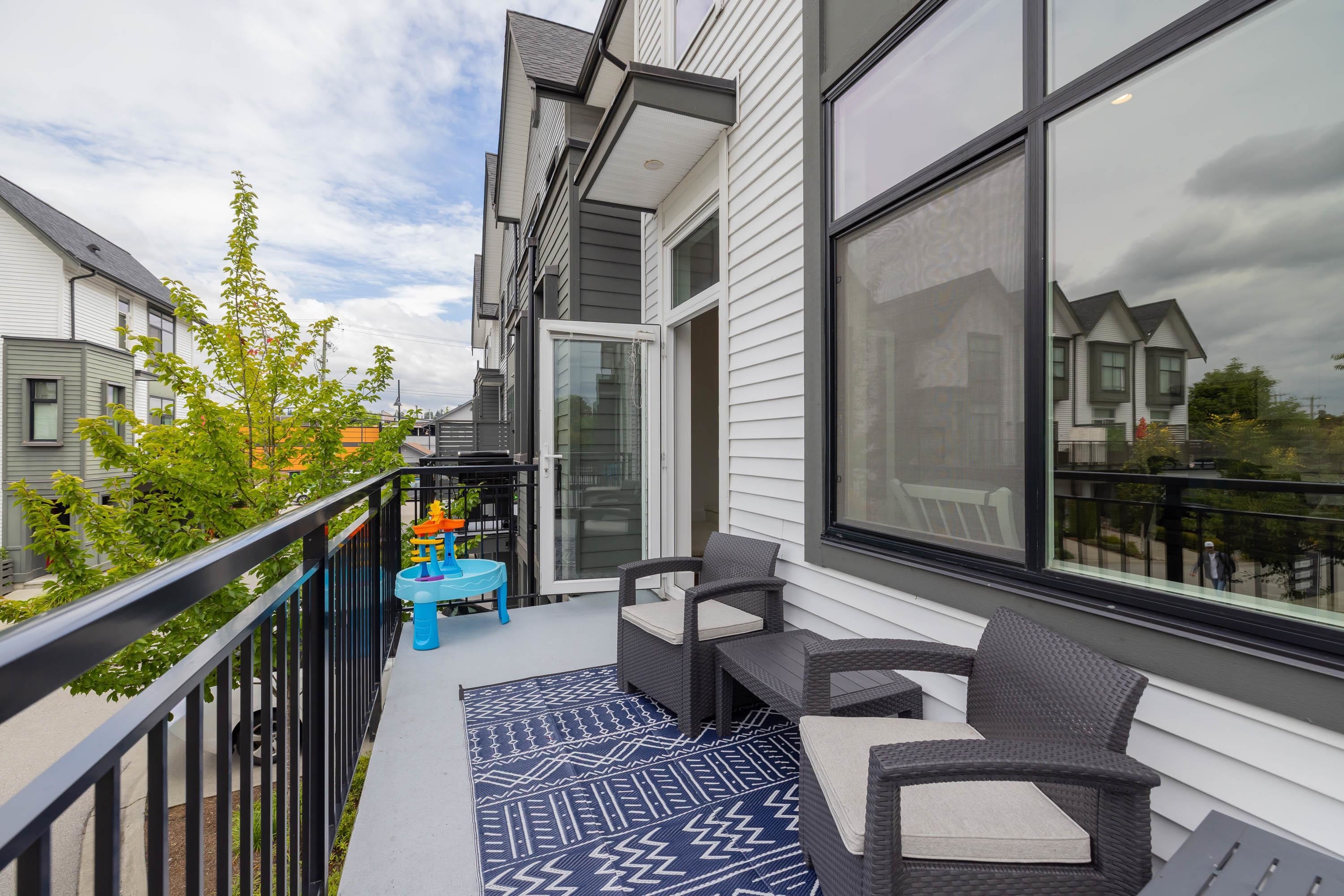 27-17555 57A Avenue, Surrey, BC - Outdoor With Balcony With Exterior
