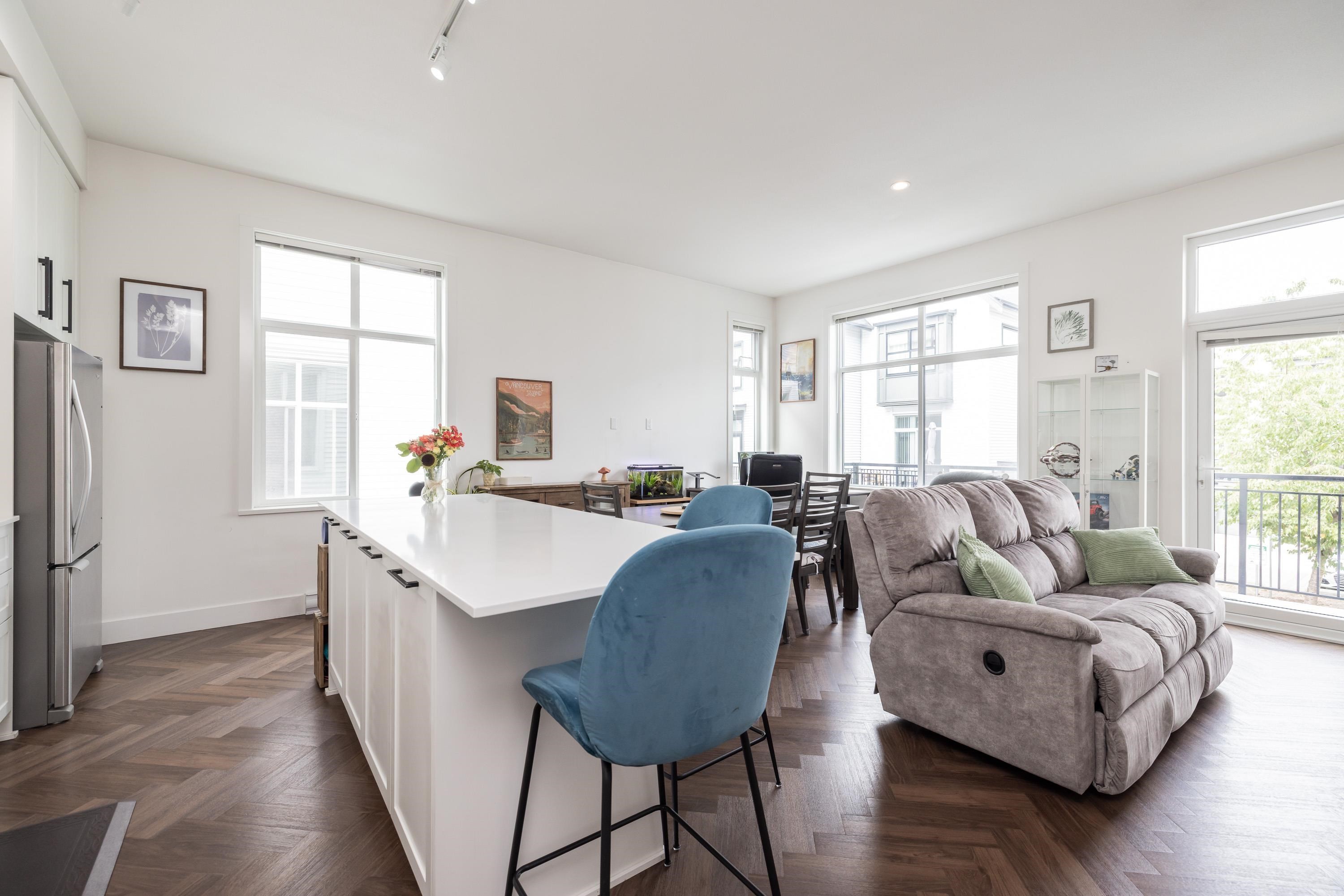 27-17555 57A Avenue, Surrey, BC - Indoor Photo Showing Living Room