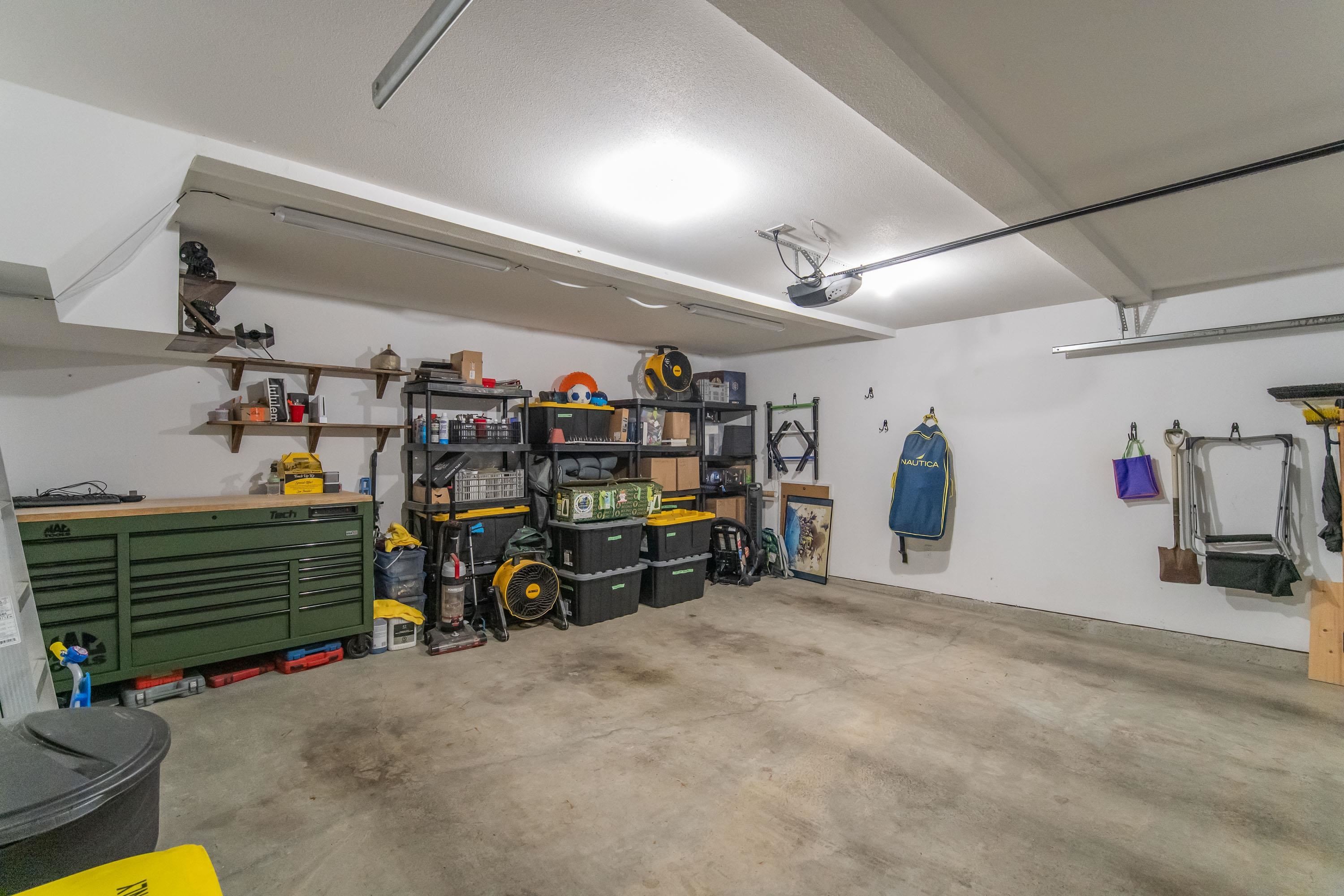 27-17555 57A Avenue, Surrey, BC - Indoor Photo Showing Garage