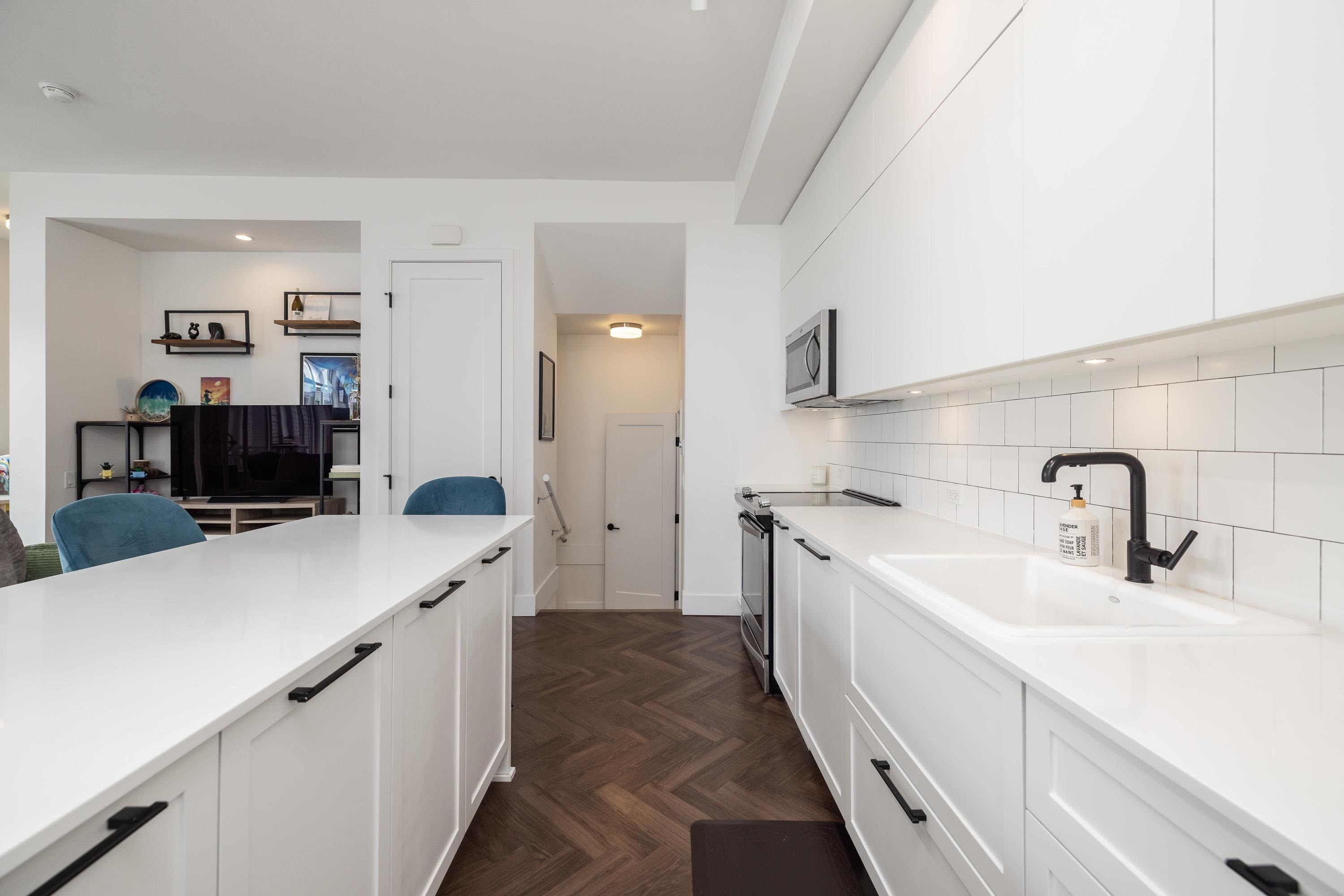 27-17555 57A Avenue, Surrey, BC - Indoor Photo Showing Kitchen