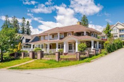 13477 13a Avenue Surrey, BC V4A 1C5