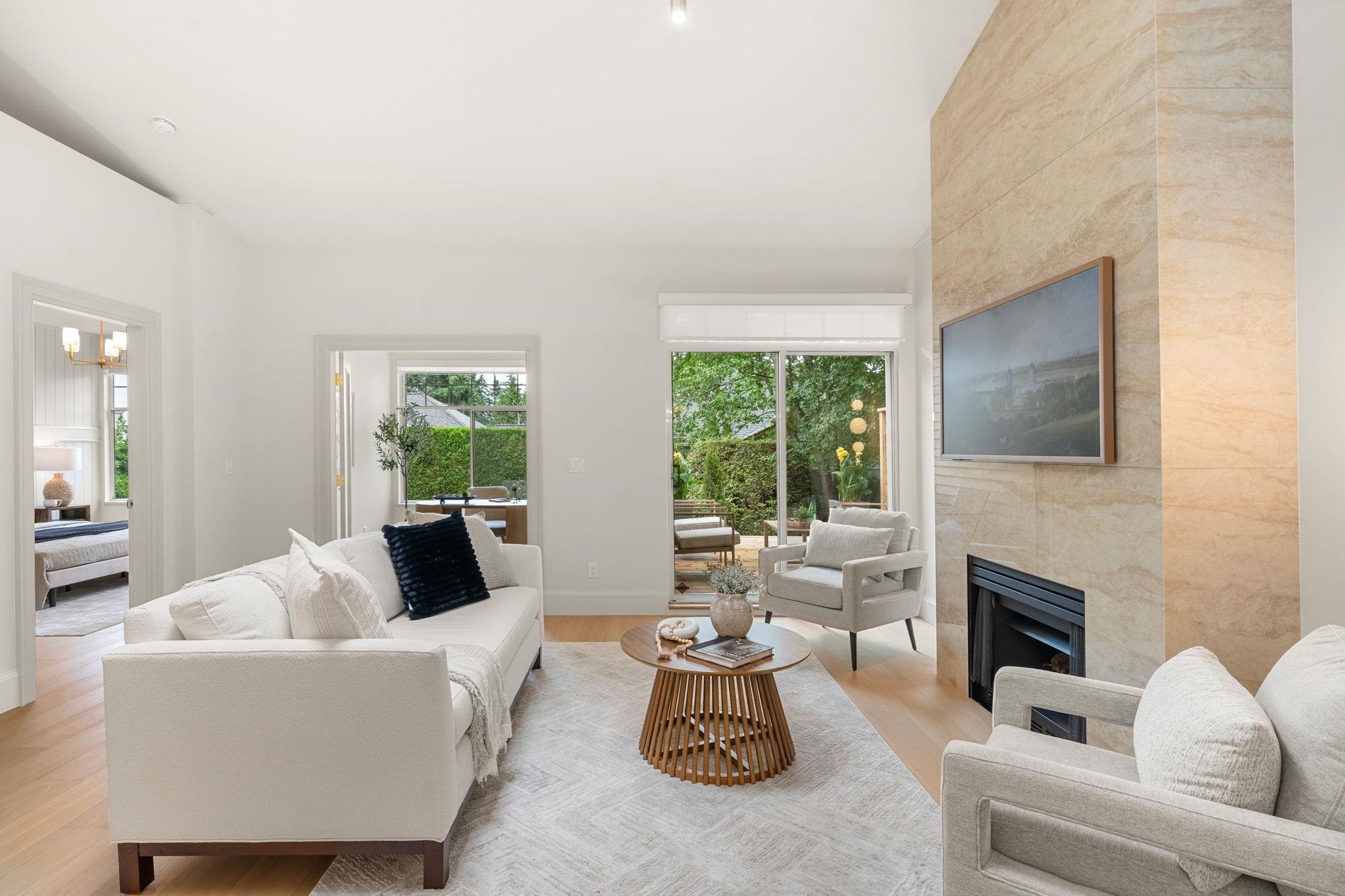65-2533 152 Street, Surrey, BC - Indoor Photo Showing Living Room With Fireplace