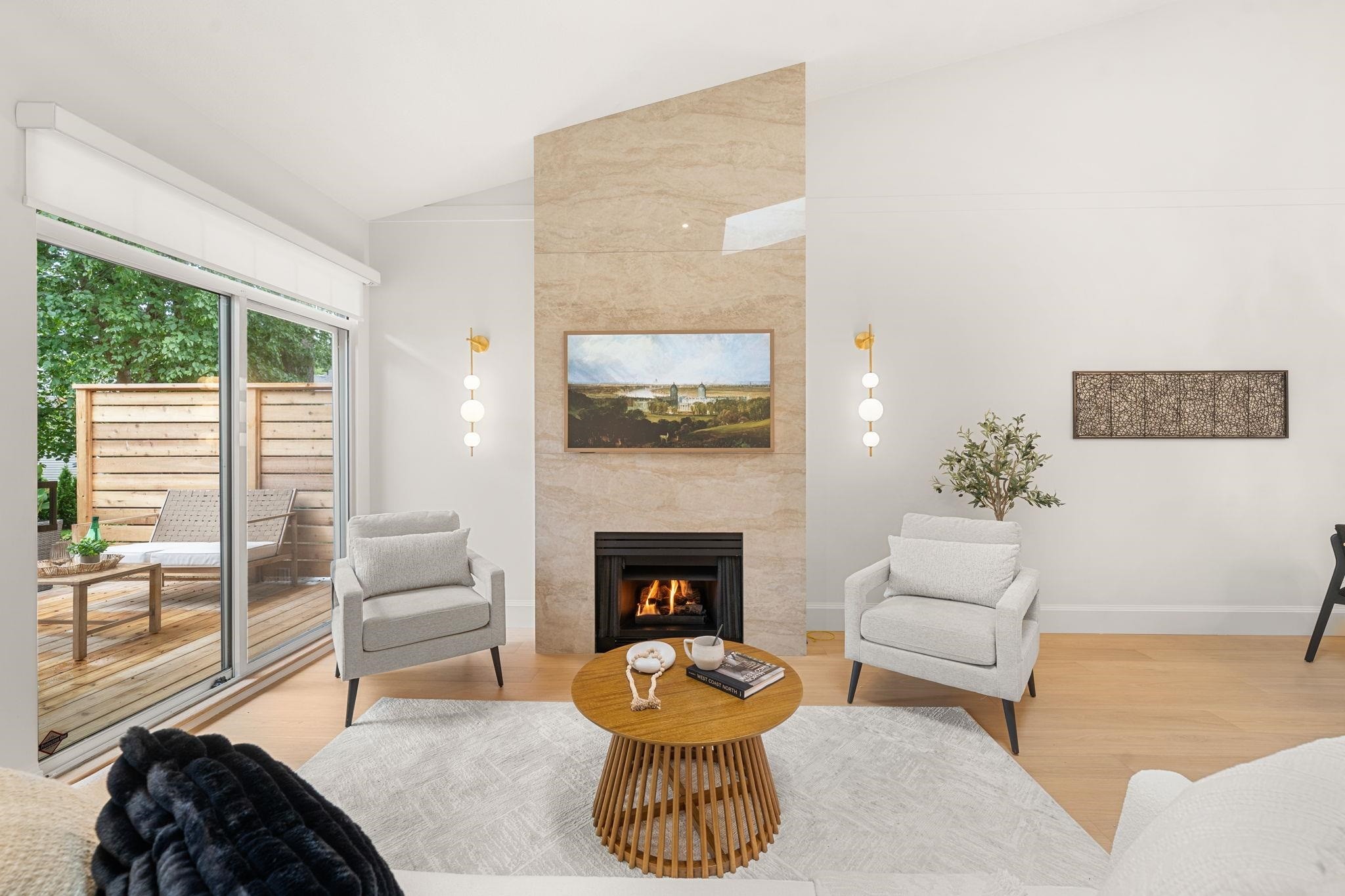 65-2533 152 Street, Surrey, BC - Indoor Photo Showing Living Room With Fireplace