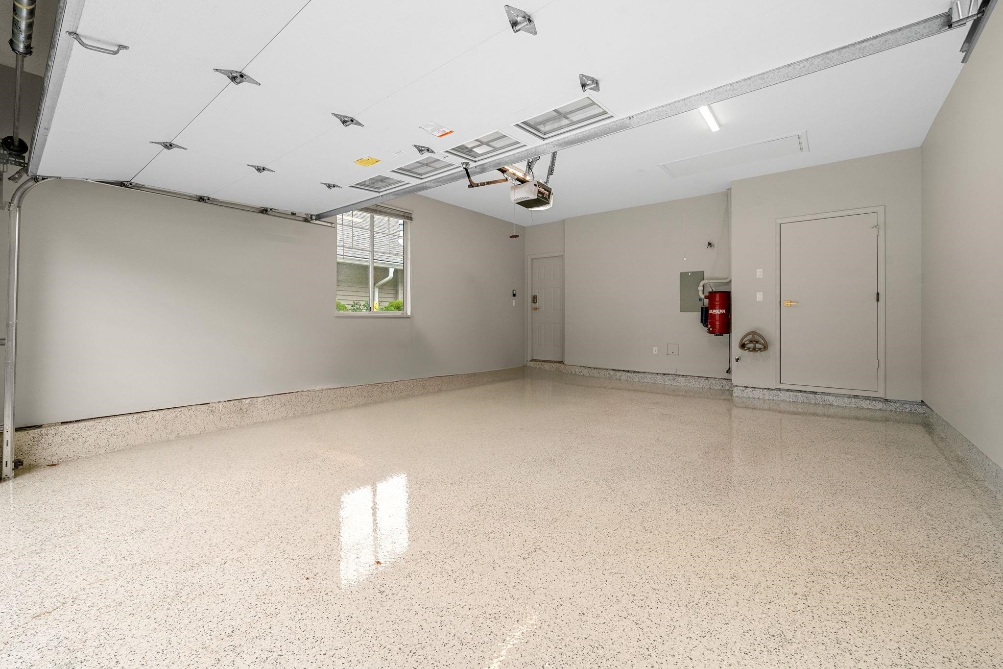 65-2533 152 Street, Surrey, BC - Indoor Photo Showing Garage