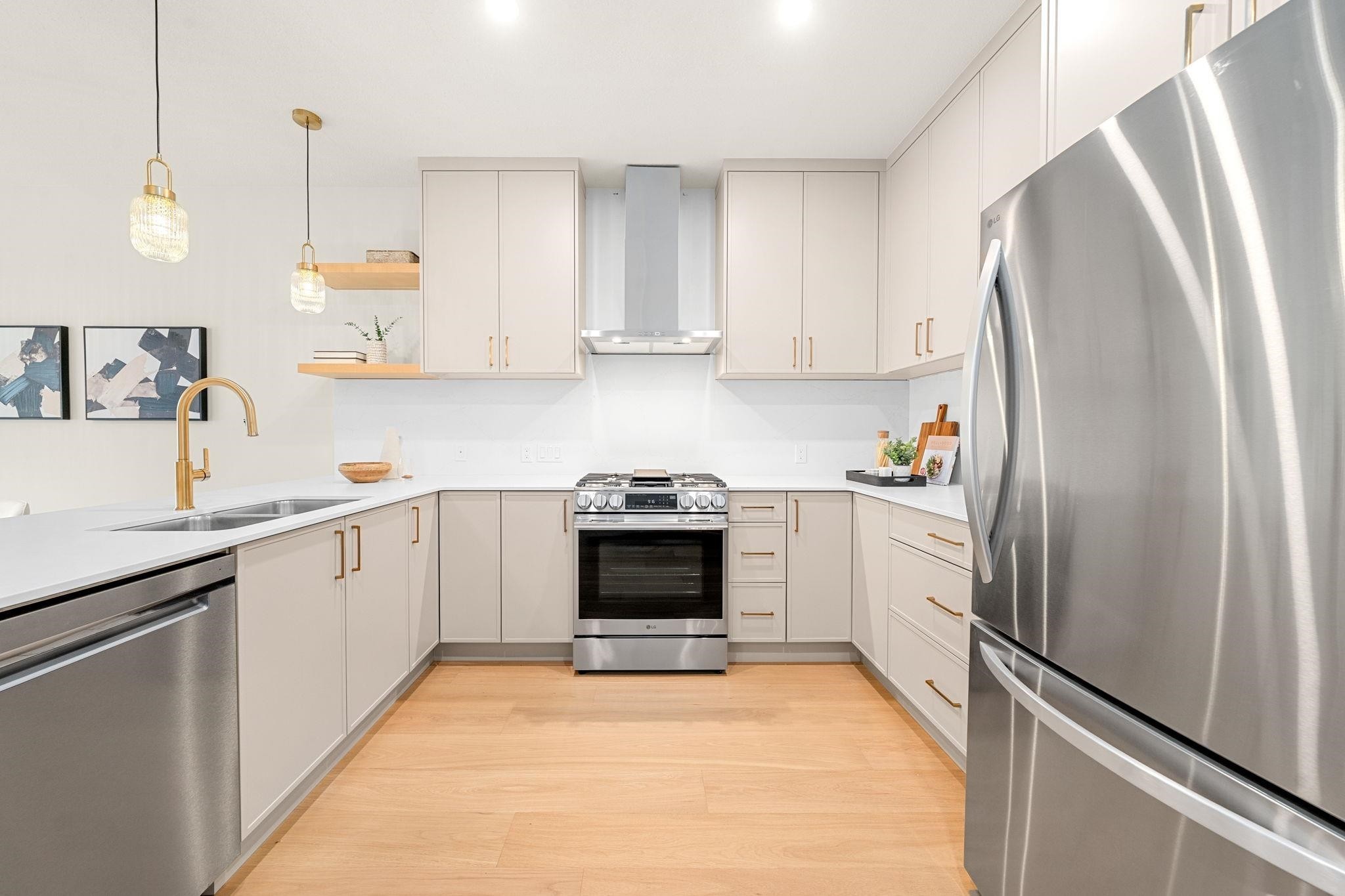 65-2533 152 Street, Surrey, BC - Indoor Photo Showing Kitchen With Double Sink With Upgraded Kitchen