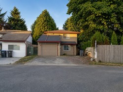 7366 128a Street Surrey, BC V3W 7G9
