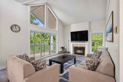 315-13918 72 Avenue Surrey, BC V3W 0T4
