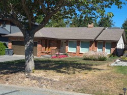 12719 17a Avenue Surrey, BC V4A 5T5