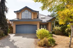 2456 149a Street Surrey, BC V4P 1N7