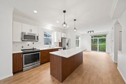 81-5858 142 Street Surrey, BC V3X 0H2