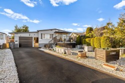 15869 Yorkshire Place Surrey, BC V4A 5K7