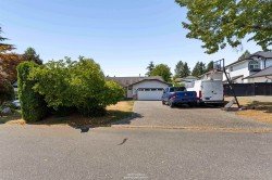 8673 149 Street Surrey, BC V3S 7J4