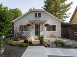 2725 Gordon Avenue Surrey, BC V4A 3J2