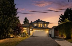 9928 116 Street Surrey, BC V3V 4A4