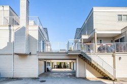 10077 156 Street Surrey, BC V3R 4L6