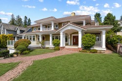 13477 13a Avenue Surrey, BC V4A 1C5