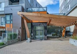 5xx-9689 140 Street Surrey, BC V3T 0P3