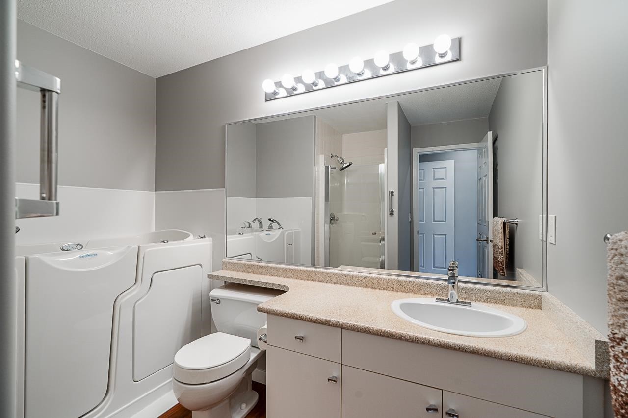 231-20391 96 Avenue, Surrey, BC