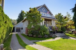3098 Mcbride Avenue Surrey, BC V4A 3H1